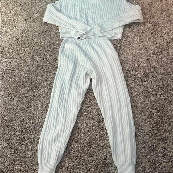 ALO Yoga Winter Bliss Hoodie & Pants Set Ivory - Picture 12 of 15